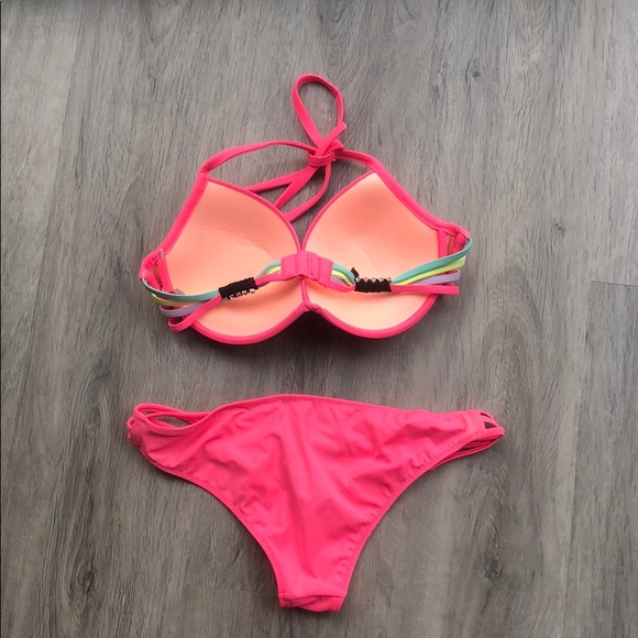 Pink bikini - Picture 4 of 7